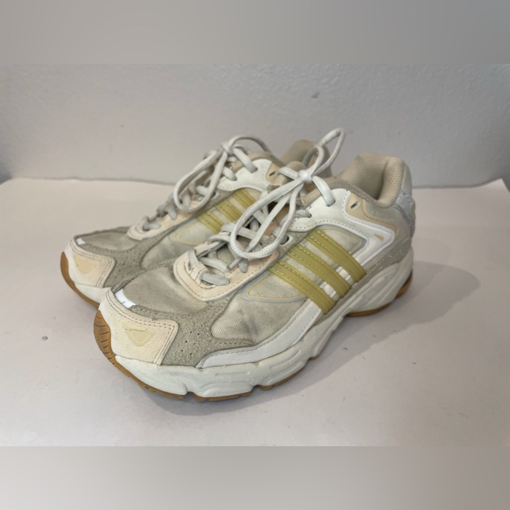 Adidas Women’s Response CL White‎ Sneakers Size 6